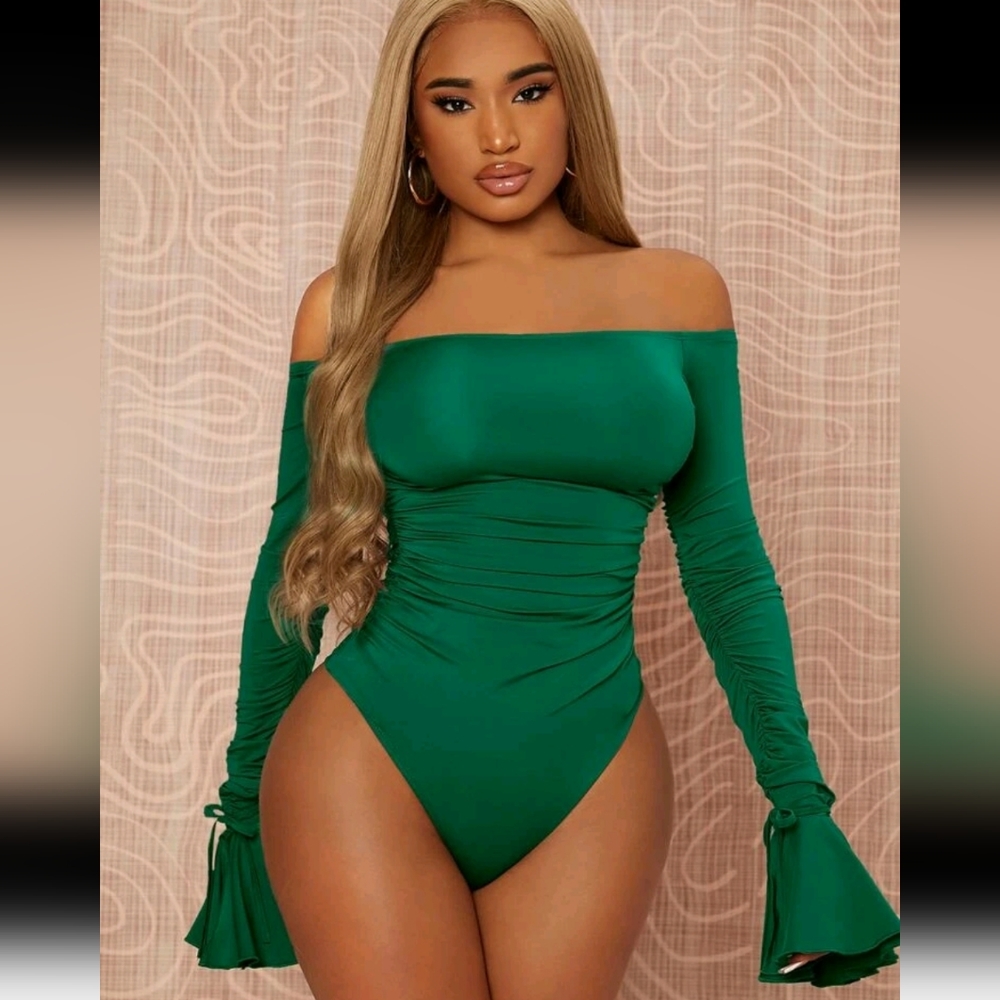 SHEIN SXY Off Shoulder Flounce Sleeve Ruched Bodysuit green large